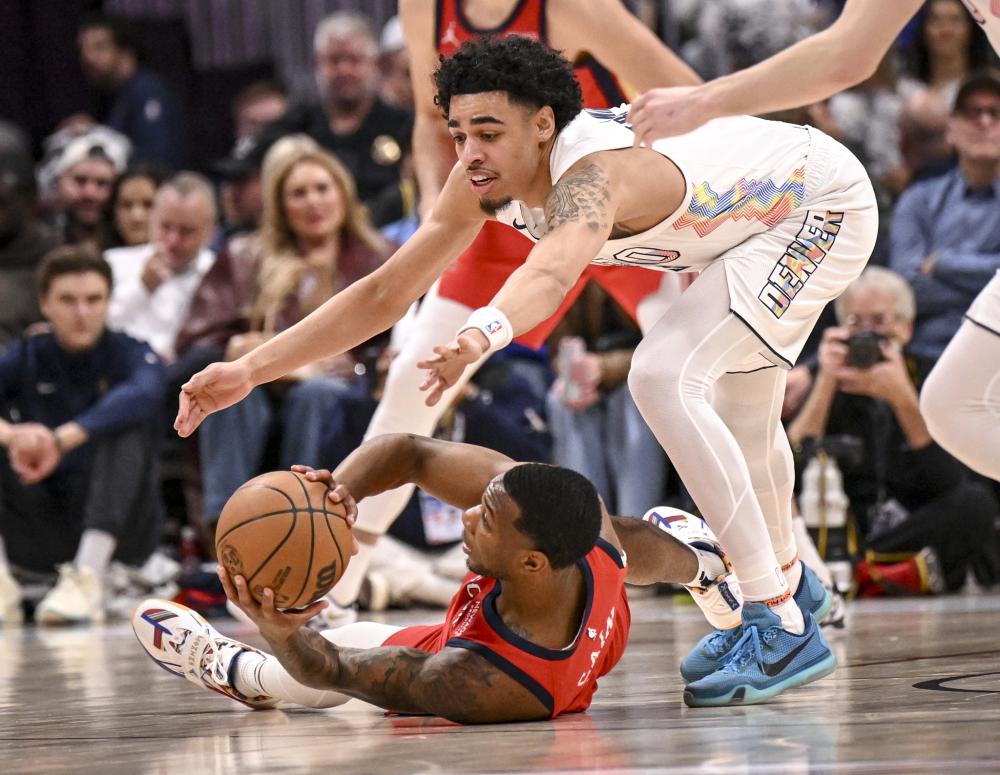 两人采取稳 两人采取稳