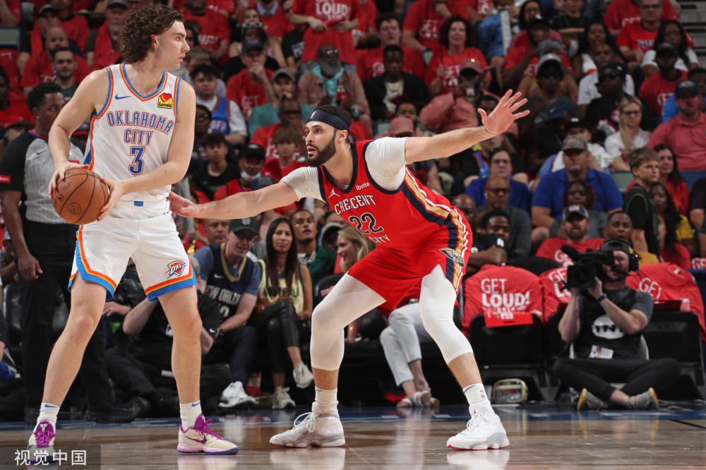 并在社交媒 并在社交媒