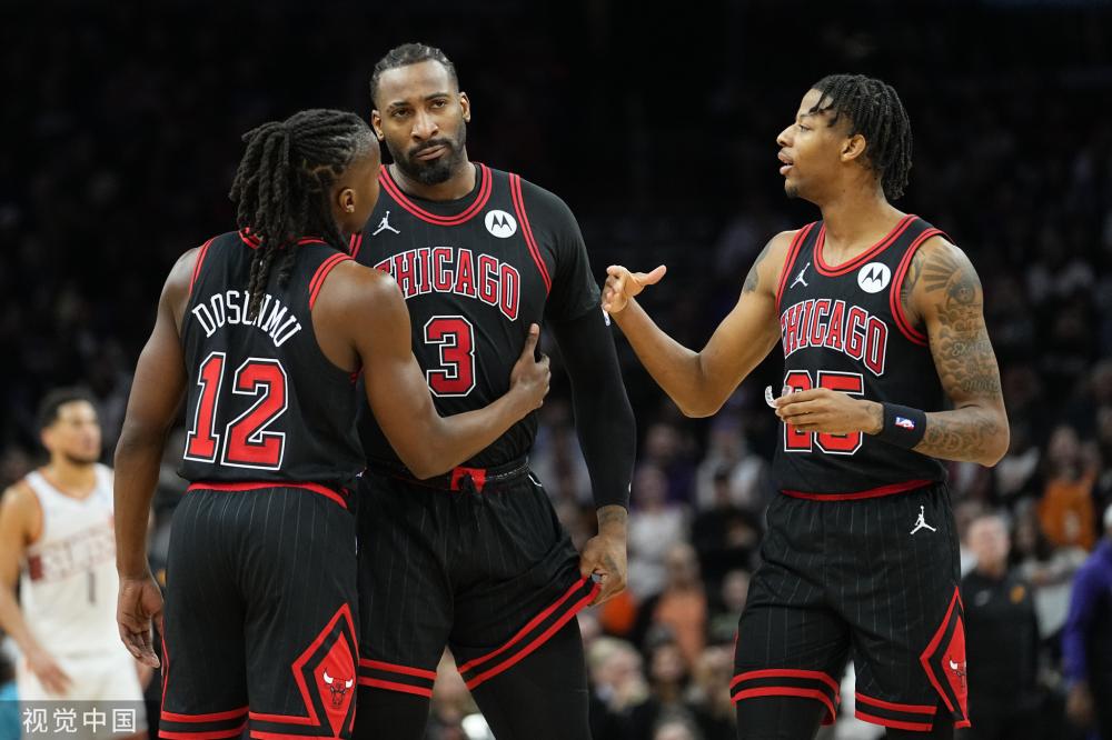 皮球越过人 皮球越过人